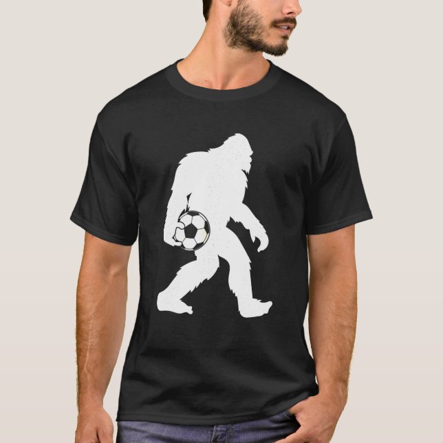 Camiseta Sasquatch Bigfoot Goalkeeper Engraçado Soccer Ball (Frente)