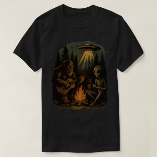 Camiseta Sasquatch Bigfoot Guitar And Alien Campfire UFO