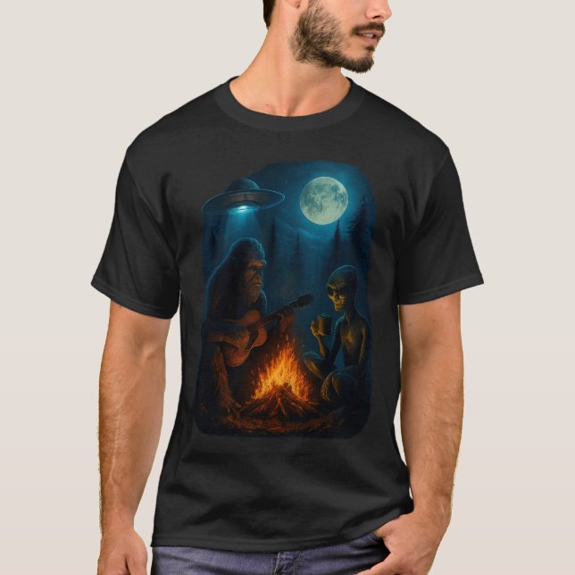 Camiseta Sasquatch Bigfoot Guitar And Alien Campfire UFO (Frente)