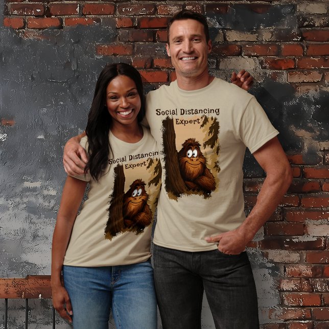 Camiseta Sasquatch de Especialistas em Distância Social (Social Distancing Expert Sasquatch T-Shirt)