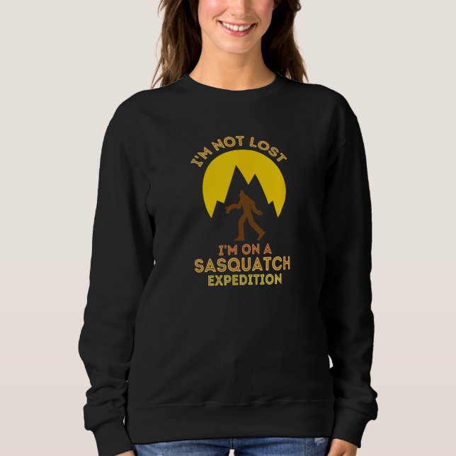 Camiseta Sasquatch Expedition Adventure Design I'm Not Lost (Frente)