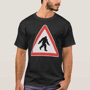 Camiseta Sasquatch Yeti Road Sign Cryptozoology