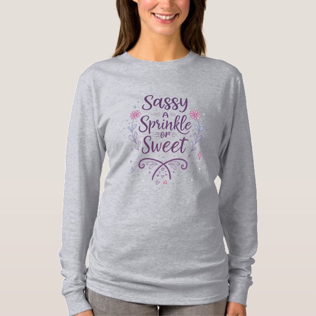 Camiseta Sassy com um Toque de Doce – Fofo Moderno (Frente)