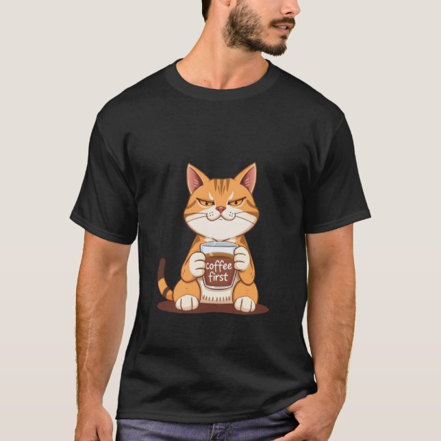 Camiseta Sassy Ginger Cat Coffee First Morning Mood ✨🐾☕ (Frente)