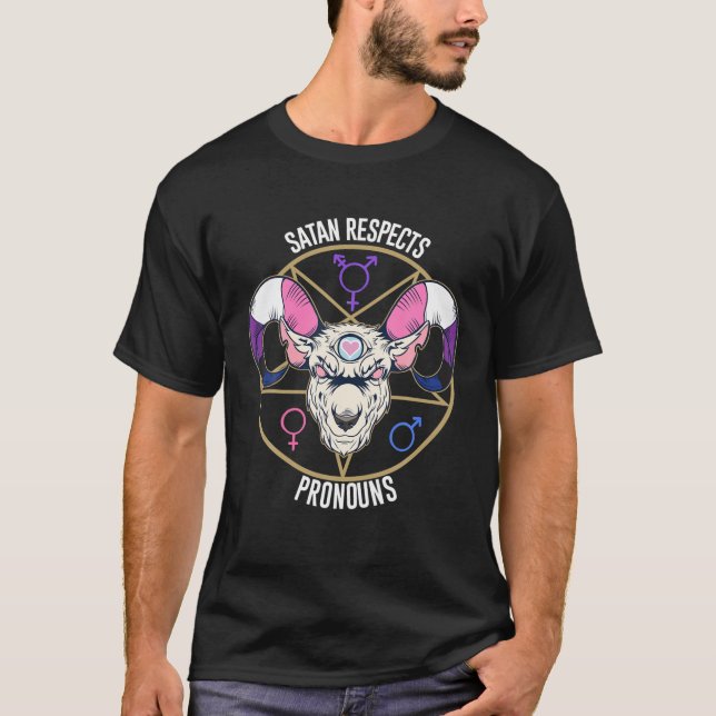 Camiseta Satan Respects Pronouns Trans Flag Genderfluid Sat (Frente)