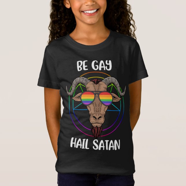 Camiseta Satanismo LGBT Satã homossexual (Frente)