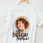 Camiseta Saudação de Aniversário da Foto Personalizada e Le<br><div class="desc">A design é moderna e simples. Adicione uma foto personalizada do celebrante de aniversário e adicione seu nome,  adicione uma mensagem personalizada</div>