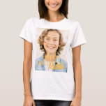 Camiseta Saudação de Aniversário de Foto Personalizada Simp<br><div class="desc">A design é moderna e simples. Adicione uma foto personalizada do celebrante de aniversário e adicione seu nome,  adicione uma mensagem personalizada</div>