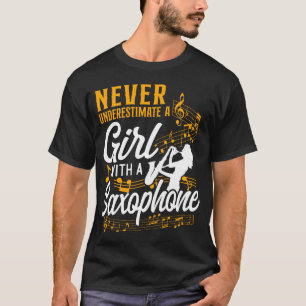 Camiseta Saxofone Nunca Subestima Uma Garota Com Uma