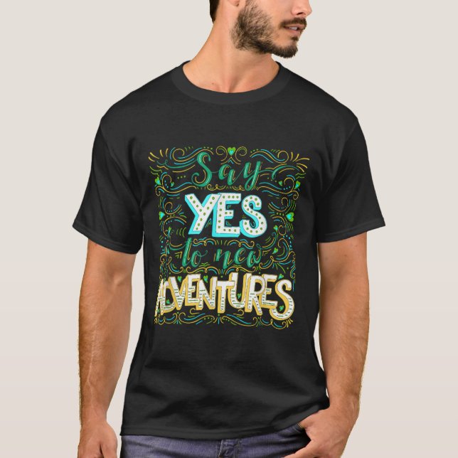 Camiseta Say Yes To New Adventures Insrational Motivational (Frente)