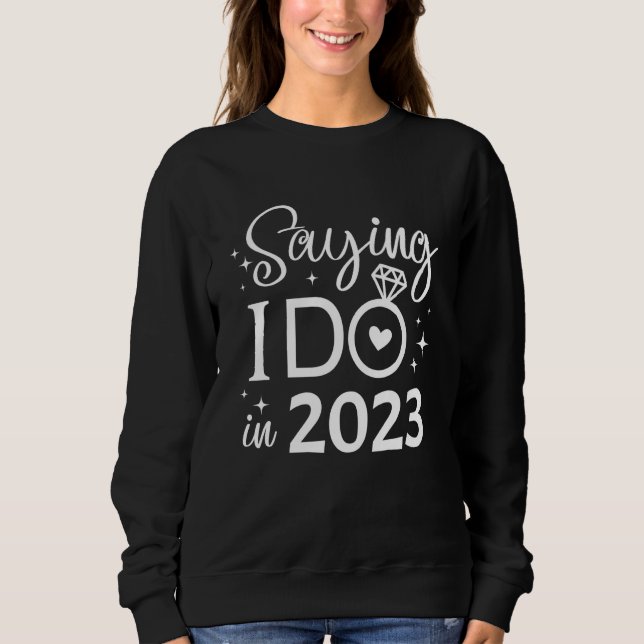 Camiseta Saying I Do in 2023 Bride Engagement Wedding Brida (Frente)