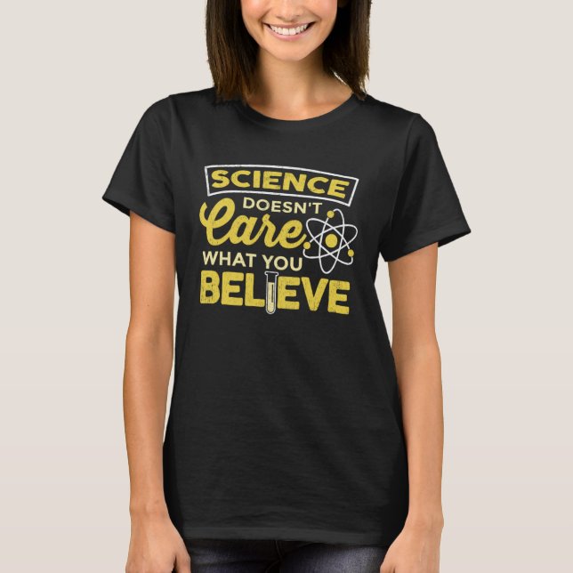 Camiseta Science Doesn t Care What You Believe chemist (Frente)