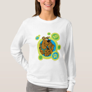Camiseta Scooby-Doo circunda o crachá do SD