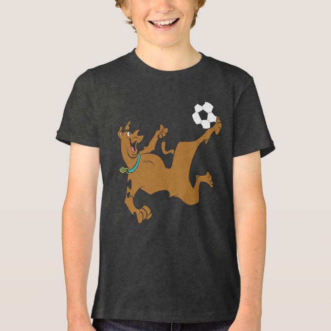 Camiseta Scooby-Doo Jogando Futebol (Frente)