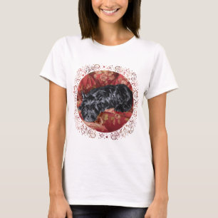 Camiseta Scottie em uma Grande Cadeira Vermelha