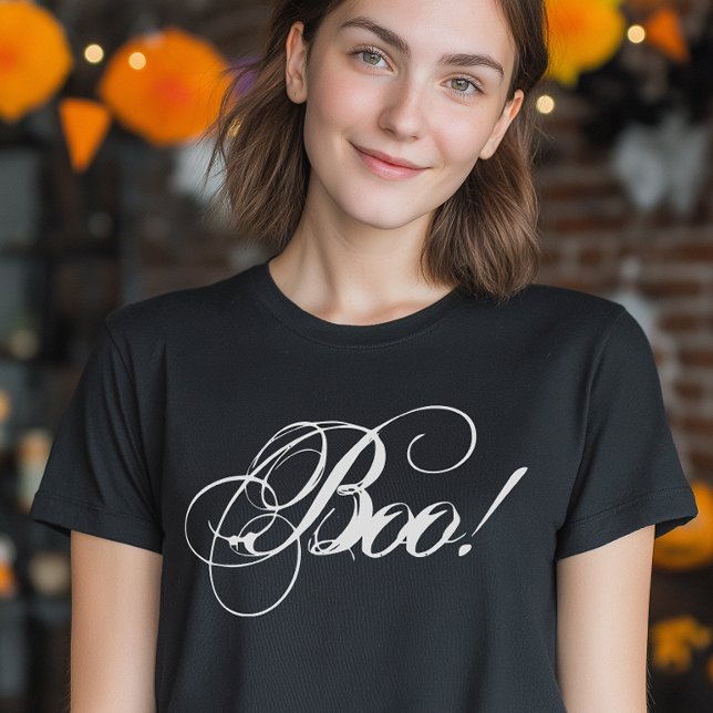 Camiseta Script Boo Elegante Spooky Halloween (A chic Halloween design that keeps it simple and stylish)