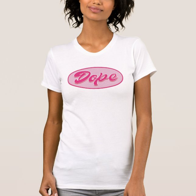 Camiseta Script Dope (Girly on White) (Frente)