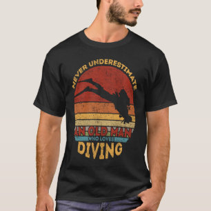Camiseta Scuba Diver Nunca Subestima Um Velho Que Lov