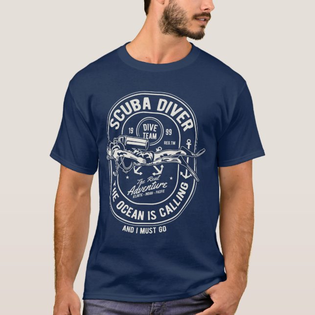 Camiseta Scuba Diver o Oceano está chamando (Frente)