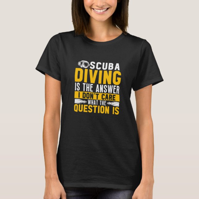 Camiseta Scuba Diving Is The Answer Dive  Scuba Diver (Frente)