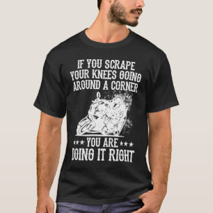 Camiseta Se Esfregar Os Joelhos A Percorrer Um Canto.
