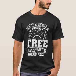 Camiseta Se você me vê abraçando uma árvore eu estou estima