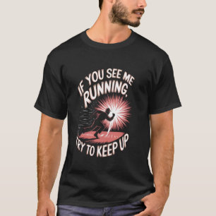 Camiseta Se Você Me Vê Correndo Tente Acompanhar Pirótecnic