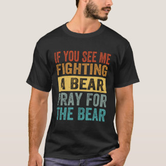 Camiseta Se Você Me Vê Lutando Um Urso Rezando Pelo Urso -