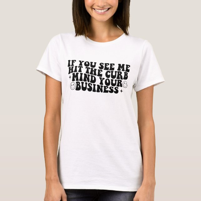 Camiseta Se você me ver bater na calçada cuide da sua vida (Frente)