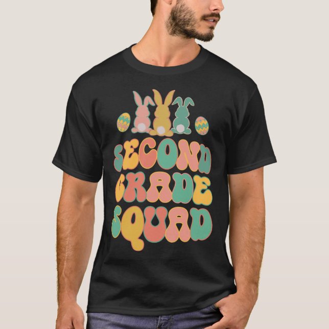 Camiseta Second Grad Squad Teacher  Retro Groovy Easter Bun (Frente)