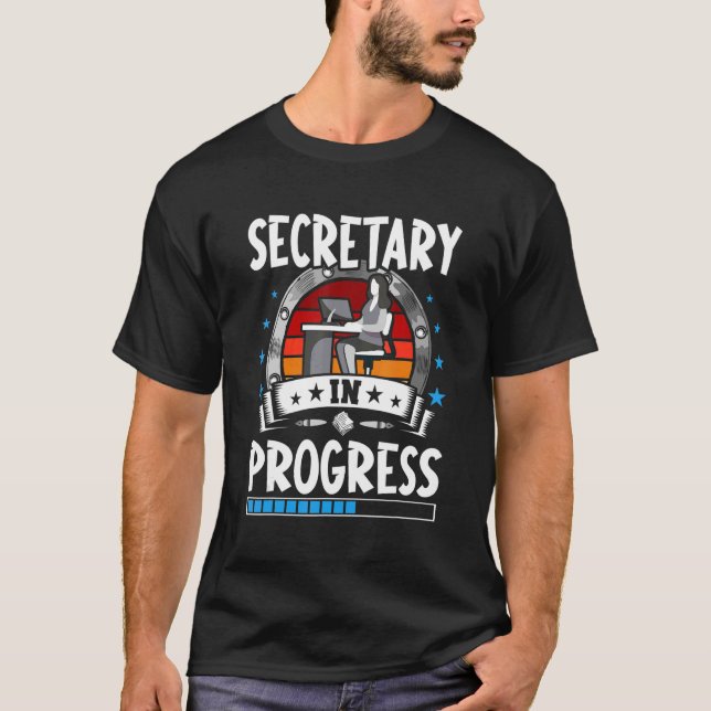 Camiseta Secretary In Progress Trainee Student (Frente)