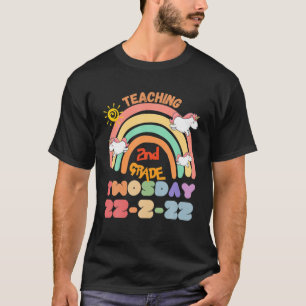 Camiseta Segundo De Ensino Na Segunda-Feira, 2-22-22, Unic