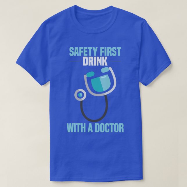 Camiseta Segurança Beba primeiro com um médico Engraçado Do (Frente do Design)