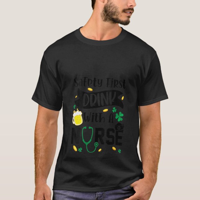 Camiseta Segurança Das Mulheres Primeira Bebida Com Uma Rua (Frente)