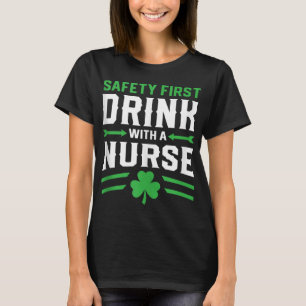 Camiseta Segurança Primeira Bebida Com Dia de São Patrício