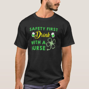 Camiseta Segurança Primeira Bebida Com Um Dia de São Patr