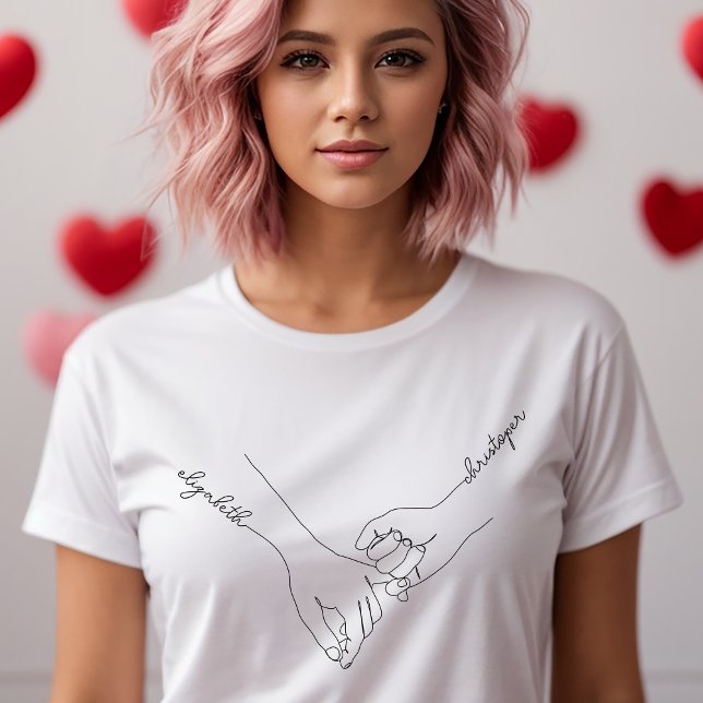 Camiseta Segurando os nomes personalizados do Casal (Criador carregado)
