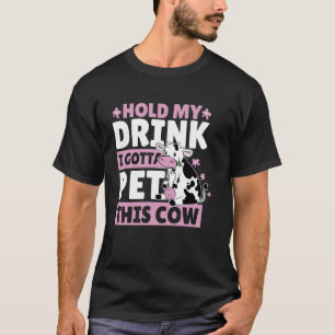 Camiseta Segure Meu Drink Eu Tenho Que Acariciar Essa Vaca