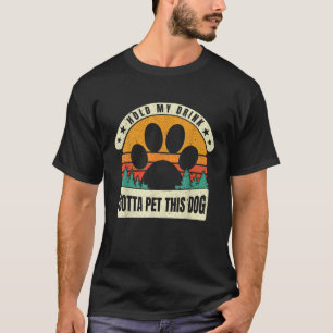 Camiseta Segure Meu Drink Eu Tenho Que Acariciar Este Cacho
