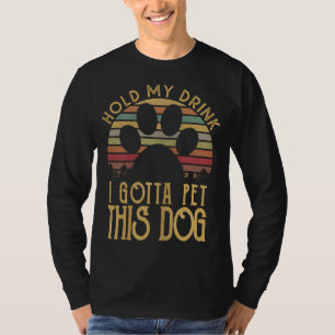 Camiseta Segure Minha Bebida Tenho Que Pôr Esse Cachorro En