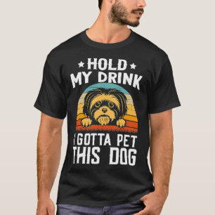 Camiseta Segure Minha Bebida Tenho Que Pôr Este Cachorro Sh