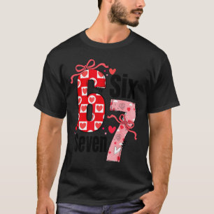 Camiseta Seis Sete 67 Meme Coquette Arco 6 7 Dia dos Namora