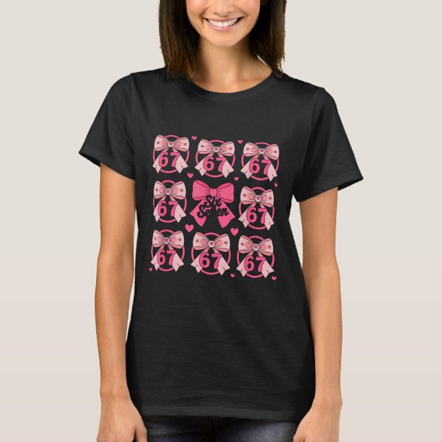 Camiseta Seis Sete 67 Meme Coquette Arco 6 7 Dia dos Namora (Frente)