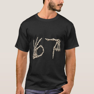 Camiseta Seis Sete 6 7 Meme 67 Mão de Esqueleto Fantasia de