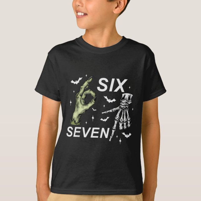 Camiseta Seis Sete 6 7 Meme Engraçado Feiticeira Esqueleto  (Frente)
