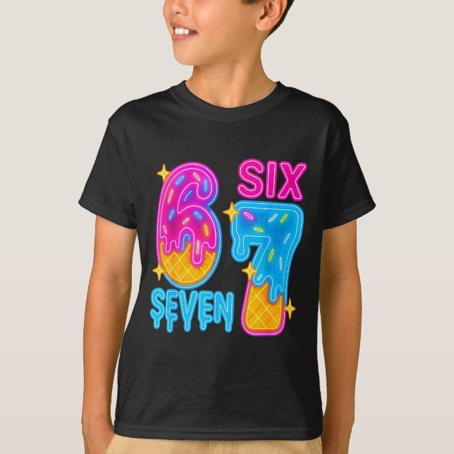 Camiseta Seis Sete Sorvete Drip Meme 67 Engraçado Gen Alpha (Frente)