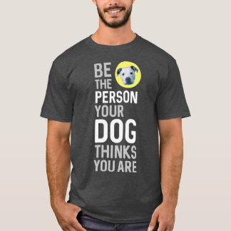 Camiseta Seja A Pessoa Que Seu Cão Acha Que Você É