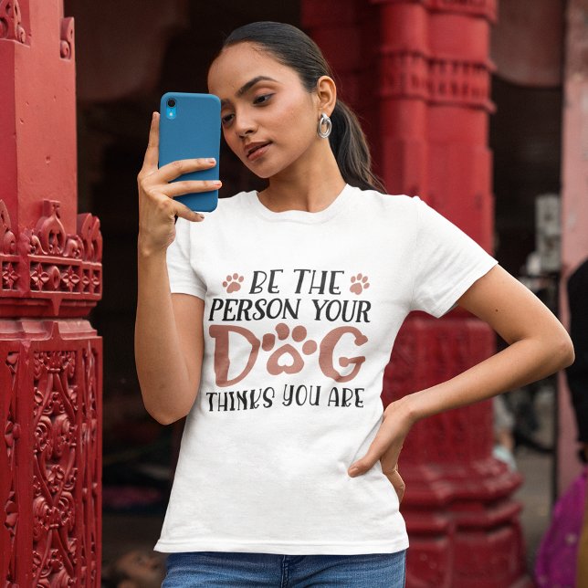 Camiseta Seja a pessoa que seu cão pensa que você é (Criador carregado)
