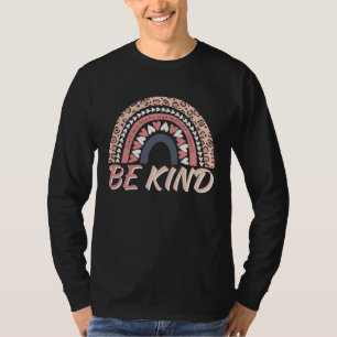 Camiseta Seja Amável Leopardo Arco-íris Citação Motivaciona