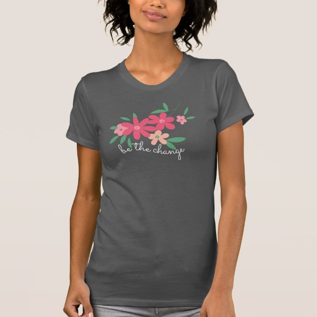 Camiseta Seja As Flores De Densidade Rosa De Mudança (Frente)